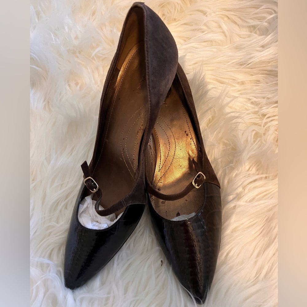 TAHARI - Patten Leather Brown Kitty Heel Mary Jane Style Shoe Sz10